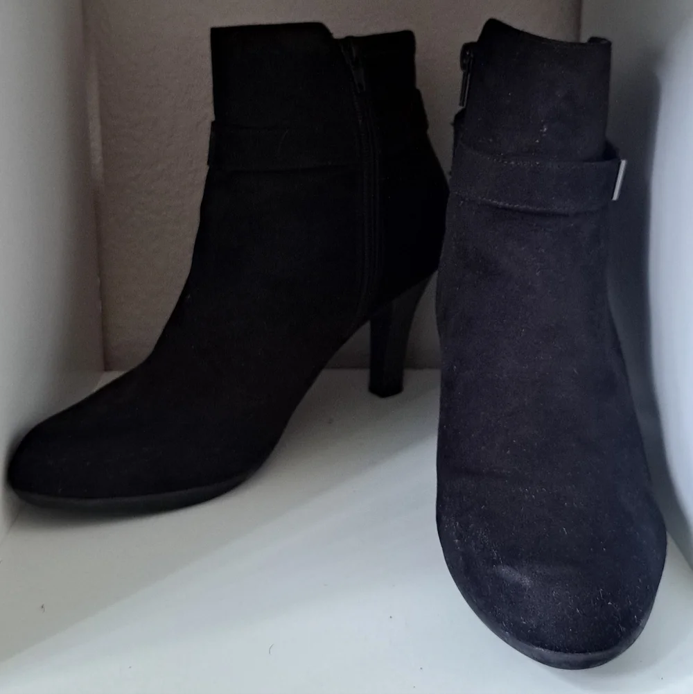 Kelly & Katie Black Buckle Heeled Booties Size 10